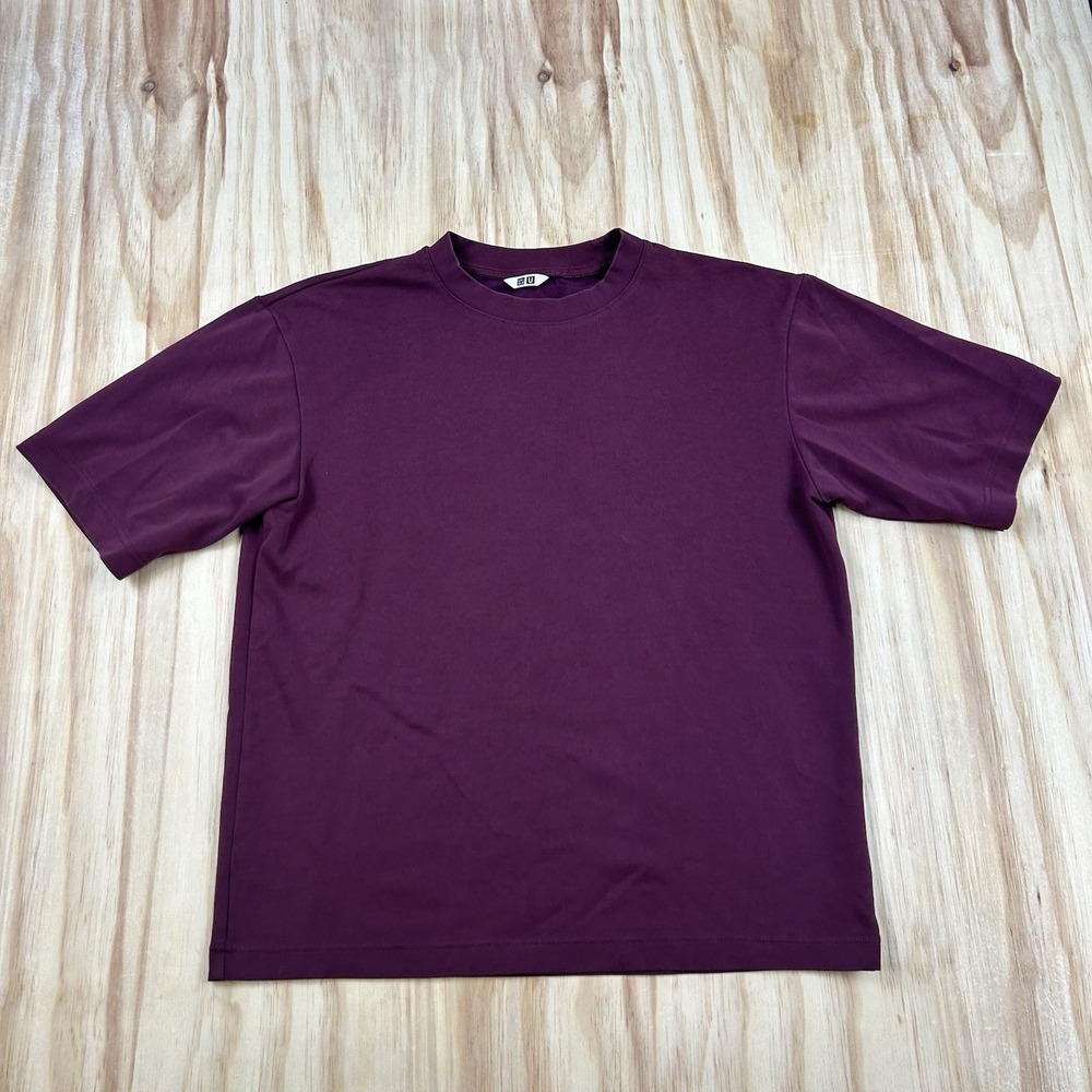 Uniqlo AIRism Men's Medium Red Maroon Short Sleeve T-Shirt Lightweight Casual